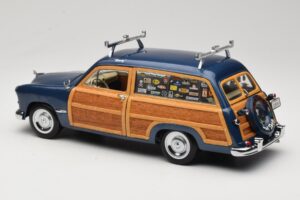 Ford Woody Station Wagon Bayview Blue Surf Shop Motor City 1:18 60002 Diecast — photo 7 of 8
