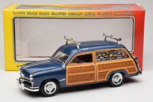 Ford Woody Station Wagon Bayview Blue Surf Shop Motor City 1:18 60002 Diecast — photo 8 of 8