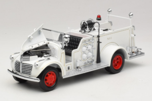 GMC Firetruck White Road Signature 1:18 20068 Diecast — photo 2 of 9