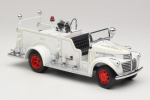 GMC Firetruck White Road Signature 1:18 20068 Diecast — photo 6 of 9