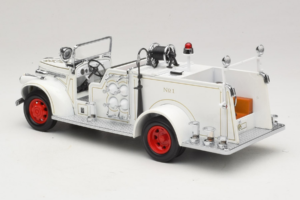 GMC Firetruck White Road Signature 1:18 20068 Diecast — photo 7 of 9