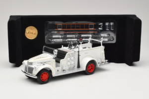 GMC Firetruck White Road Signature 1:18 20068 Diecast — photo 8 of 9