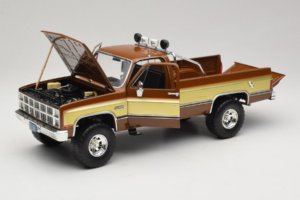 GMC K-2500 Sierra Grande Brown GreenLight 1:18 13560 Diecast — photo 2 of 8