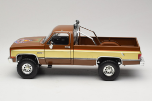 GMC K-2500 Sierra Grande Brown GreenLight 1:18 13560 Diecast — photo 4 of 8