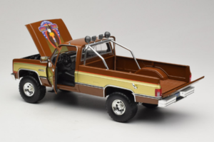 GMC K-2500 Sierra Grande Brown GreenLight 1:18 13560 Diecast — photo 5 of 8