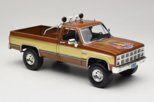 GMC K-2500 Sierra Grande Brown GreenLight 1:18 13560 Diecast — photo 6 of 8