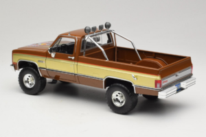 GMC K-2500 Sierra Grande Brown GreenLight 1:18 13560 Diecast — photo 7 of 8
