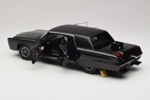 Chrysler Imperial Black Beauty Green Hornet TV Series AUTOart 1:18 71546 Diecast — photo 5 of 8