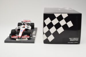 Haas VF-22 #20 K. Magnussen Bahrain GP 2022 Minichamps 1:18 117220120 Diecast — photo 6 of 6