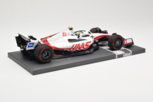 Haas VF-22 #47 M. Schumacher Bahrain GP 2022 Minichamps 1:18 117220147 Diecast — photo 3 of 6