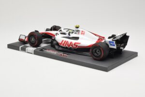 Haas VF-22 #47 M. Schumacher Bahrain GP 2022 Minichamps 1:18 117220147 Diecast — photo 5 of 6