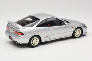 Honda Integra Type R DC2 Pre-Facelift Vogue Silver Metallic MotorHelix 1:18 M85202 Diecast — photo 3 of 8