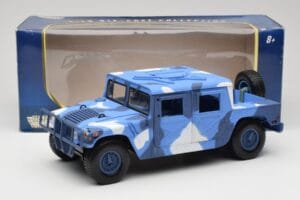 Hummer H1 Humvee Blue & White Motormax 1:18 73157 Diecast — photo 8 of 8