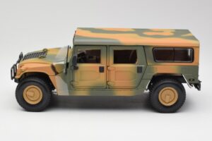 Hummer H1 Station Wagon Military Maisto 1:18 56049 Diecast — photo 4 of 8