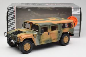 Hummer H1 Station Wagon Military Maisto 1:18 56049 Diecast — photo 8 of 8