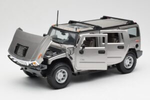 Hummer H2 Silver Maisto 1:18 7449569 Diecast — photo 2 of 8