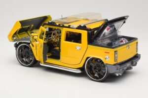 Hummer H2 SUT Concept Yellow Maisto 1:18 31067 Diecast — photo 5 of 8