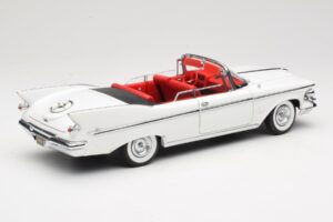 Imperial Crown Convertible White Road Signature 1:18 20138 Diecast — photo 3 of 8
