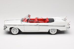 Imperial Crown Convertible White Road Signature 1:18 20138 Diecast — photo 4 of 8