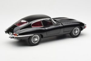 Jaguar E-Type 3.8 Series 1 Black Kyosho 1:18 08954BK Diecast — photo 3 of 8