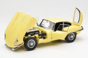 Jaguar E-Type 3.8 Series 1 Light Yellow Kyosho 1:18 08954LY Diecast — photo 2 of 8