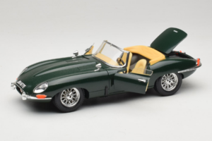 Jaguar E-Type Cabriolet Green Bburago 1:18 3026 Diecast — photo 2 of 8