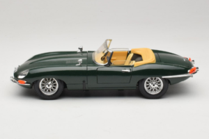 Jaguar E-Type Cabriolet Green Bburago 1:18 3026 Diecast — photo 4 of 8
