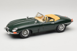Jaguar E-Type Cabriolet Green Bburago 1:18 3026 Diecast