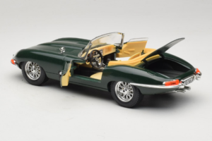Jaguar E-Type Cabriolet Green Bburago 1:18 3026 Diecast — photo 5 of 8