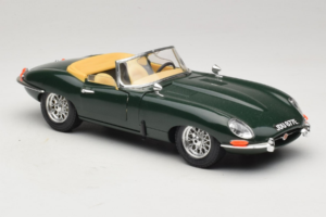 Jaguar E-Type Cabriolet Green Bburago 1:18 3026 Diecast — photo 6 of 8