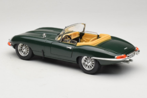 Jaguar E-Type Cabriolet Green Bburago 1:18 3026 Diecast — photo 7 of 8