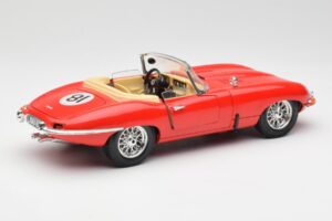 Jaguar E-Type Cabriolet Red Bburago 1:18 3016 Diecast — photo 3 of 8