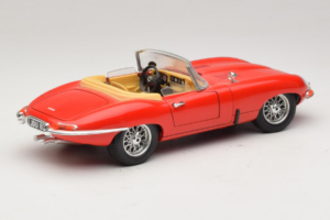 Jaguar E-Type Series 1 Cabriolet Red Bburago 1:18 3038 Diecast — photo 3 of 8