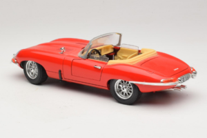 Jaguar E-Type Series 1 Cabriolet Red Bburago 1:18 3038 Diecast — photo 6 of 8
