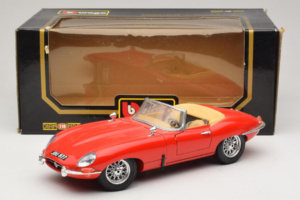 Jaguar E-Type Series 1 Cabriolet Red Bburago 1:18 3038 Diecast — photo 8 of 8