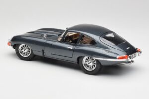 Jaguar E-Type Series 1 Green Bburago 1:18 3018-M1 Diecast — photo 4 of 8