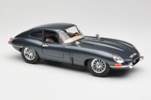Jaguar E-Type Series 1 Green Bburago 1:18 3018-M1 Diecast — photo 6 of 8