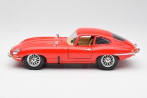Jaguar E-Type Red Bburago 1:18 3018 Diecast — photo 4 of 8