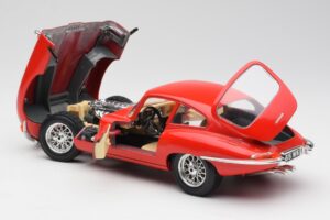 Jaguar E-Type Red Bburago 1:18 3018 Diecast — photo 5 of 8