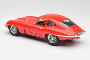 Jaguar E-Type Red Bburago 1:18 3018 Diecast — photo 7 of 8