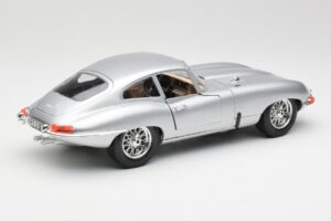 Jaguar E-Type Series 1 Silver Bburago 1:18 3018-M2 Diecast — photo 3 of 8