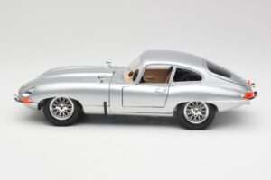 Jaguar E-Type Series 1 Silver Bburago 1:18 3018-M2 Diecast — photo 4 of 8