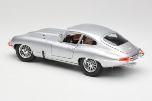 Jaguar E-Type Series 1 Silver Bburago 1:18 3018-M2 Diecast — photo 7 of 8