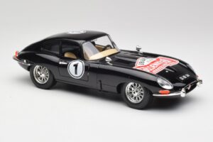 Jaguar E-Type Series 1 #1 British Racing Green Bburago 1:18 3018-M3 Diecast — photo 6 of 8