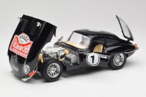 Jaguar E-Type Series 1 #1 British Racing Green Bburago 1:18 3018-M3 Diecast — photo 2 of 8