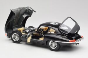 Jaguar E-Type Series 1 #1 British Racing Green Bburago 1:18 3018-M3 Diecast — photo 5 of 8