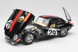 Jaguar E-Type #29 Black Bburago 1:18 3018-M4 Diecast — photo 2 of 8