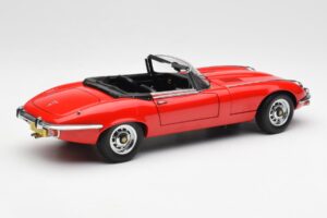 Jaguar E-Type Roadster Series III V12 Red AUTOart 1:18 73523 Diecast — photo 3 of 8