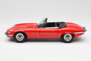 Jaguar E-Type Roadster Series III V12 Red AUTOart 1:18 73523 Diecast — photo 4 of 8