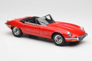Jaguar E-Type Roadster Series III V12 Red AUTOart 1:18 73523 Diecast — photo 6 of 8